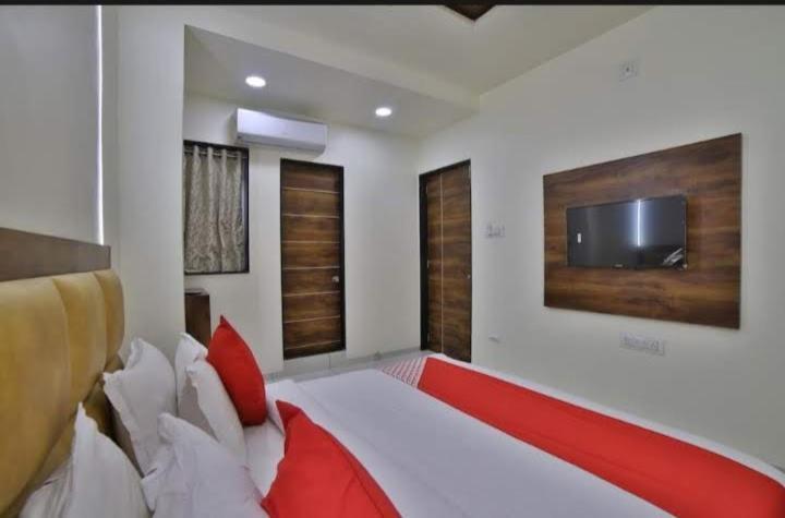 Hotel Kailash Virpur Esterno foto